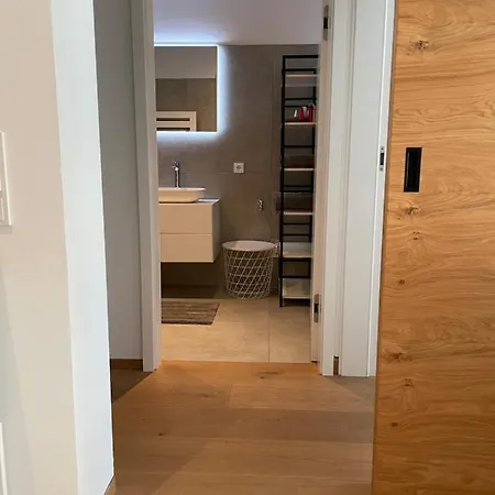 Neu Apartment *